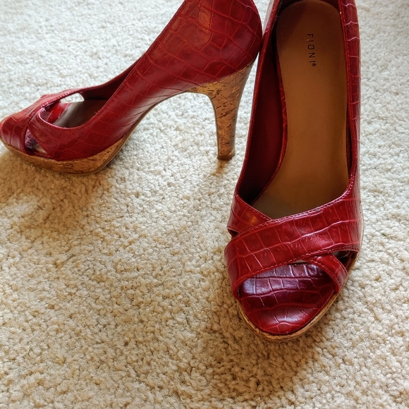 Fioni Heels - Picture 3 of 3